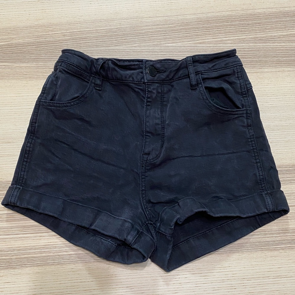 SOLD‼️❤️KENDALL & KYLIE BLACK SHORTS 🖤